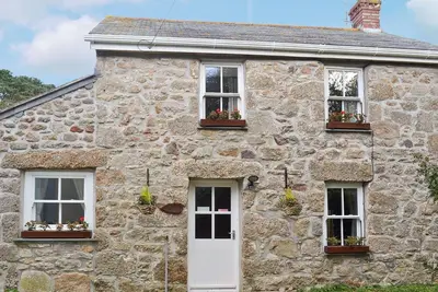 Image de 2 chambres à coucher à Tregeseal, near St Just