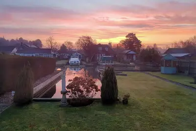 Image de 3 chambres à coucher à Hoveton, near Wroxham