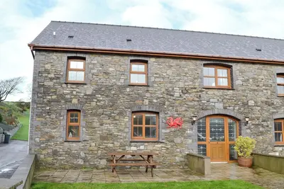 Image de 4 chambres à coucher à Near Llanfarian