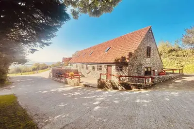 Image de 3 chambres à coucher à Hawkchurch, near Lyme Regis