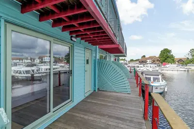 Image de 5 chambres à coucher à Wroxham