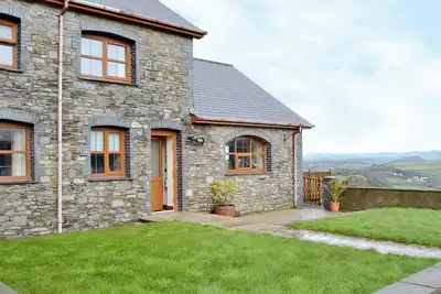 Image de 3 chambres à coucher à Near Llanfarian