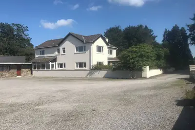 Image de 6 chambres à coucher à Ludchurch, near Amroth