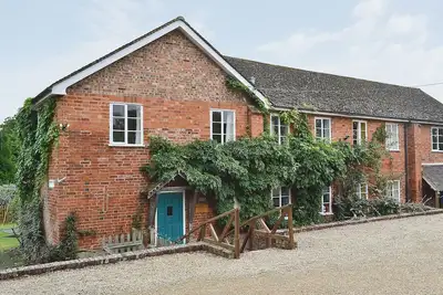 Image de 4 chambres logement dans Newent, Forest of Dean