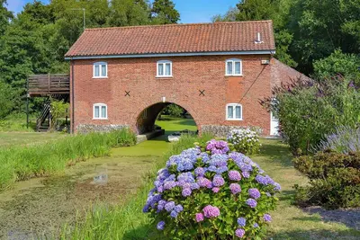 Image de 3 chambres à coucher à Irstead, Norwich