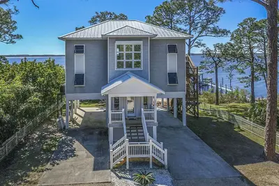 Image de Bayside Retreat à Panacea Fl. . . Bay Front, Dock, 2 grands porches, WiFi, pas d'animaux