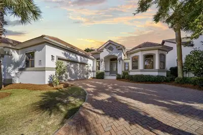 Image de Récemment mis à jour! Piscine privée et voiturette de golf légale à 6 places dans la rue! Réservez pour FallNow!