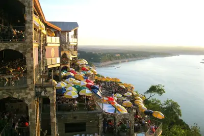 Image de Magnifique! Près du centre-ville et des lacs, ainsi que des grands employeurs et des hôpitaux