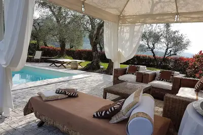 Image de cinq terres -pool-bateau -food -yoga - massages