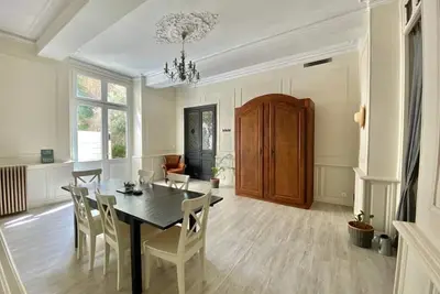 Image de Grand appartement de caractère avec cour privée.