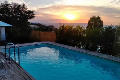 Image de Loft panoramique avec piscine, mer, collines, wifi, détente, vacances