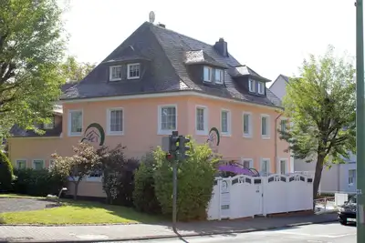 Image de Grande et belle maison de vacances à Daun avec 14 couchages, 3 salles de bain, WiFi