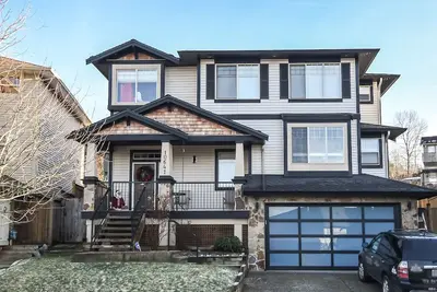 Image de Belle suite au sous-sol dans la maison exécutive