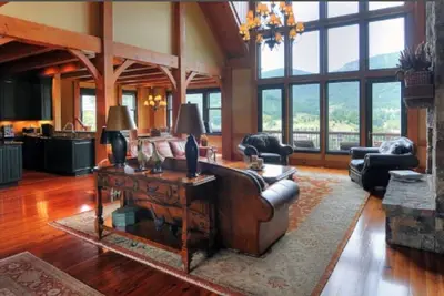 Image de The Retreat-Luxurious Mansion dans près de AshevilleTryonHendersonville