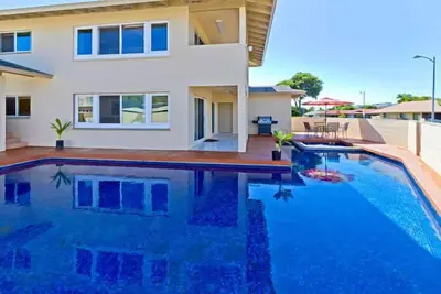 Image de Maison De 7 Chambres Piscine Spectaculaire Marchez Partout Autour De Hawaii Kai!