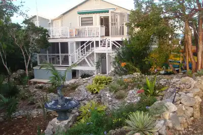 Image de En bord de mer, plage privée, court de tennis, du Dock, kayaks, vélos