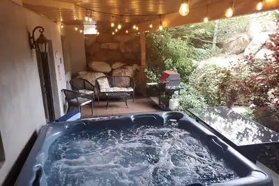 Image de Super appartement Sandy avec bain à remous et billard!