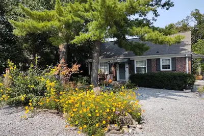 Image de Rosewood Ave. Bungalow