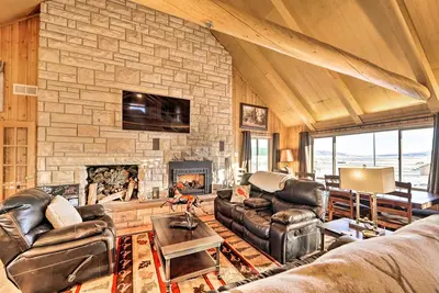 Image de Nouveau! Cabane Centennial avec bain à remous, sauna, billard