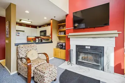 Image de Cozy, condo d'une chambre / mezzanine! Pistes de ski de fond / navette et accès au centre sportif