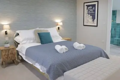 Image de Jardin sur le toit! 4 chambres 3 salles de bain! Parfait pour votre famille!