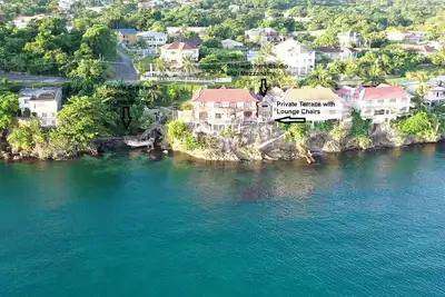 Image de Beau studio en front de mer avec mezzanine!