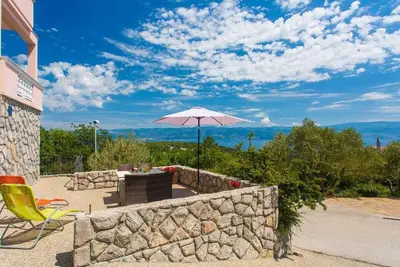 Studio avec une vue magnifique sur la mer