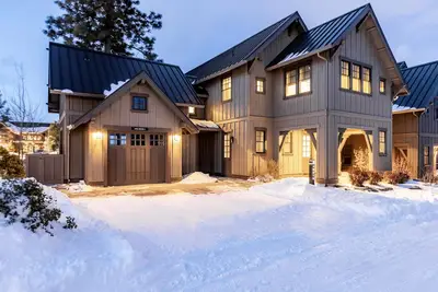 Image de Maison spacieuse et moderne au complexe Tetherow, cuisine entièrement équipée, bain à remous et plus