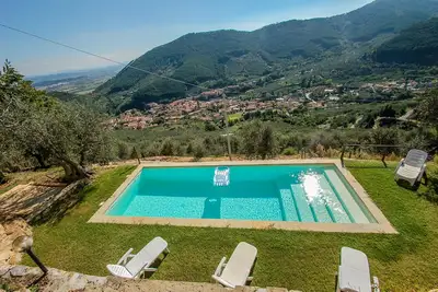 Image de House with private pool and stunning panoramic views 20km from Pisa, Lucca, sea