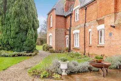Image de Superbe ancien Vicarage de 5 lits à West Challow, Oxfordshire (avec écurie / paddock)