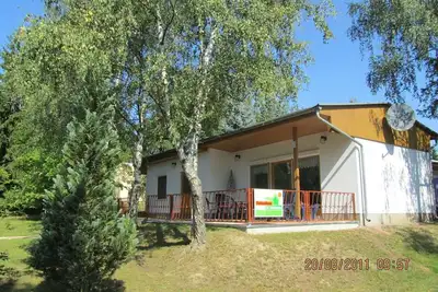 Image de Maison de vacances confortable au barrage de Zeulenroda / village de bungalows Zadelsdorf.