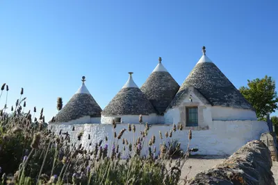 Image de Charmant et romantique trulli en pierre du Xix siecle, avec piscine