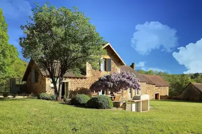 Image de Gîte en pierre traditionnel, en plein coeur du Perigord noir, idéal famille