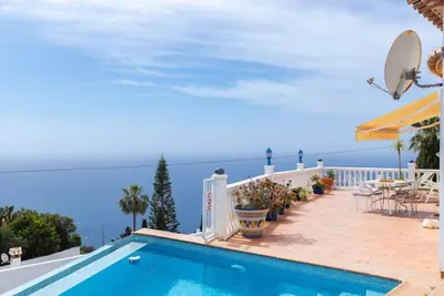 Image de Magnifique Villa Vue imprenable sur la Mer, piscine privée, sauna & jacuzzi.