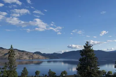 Image de Relax, vous êtes sur Lake Time! Suite spectaculaire avec vue sur le lac et la montagne