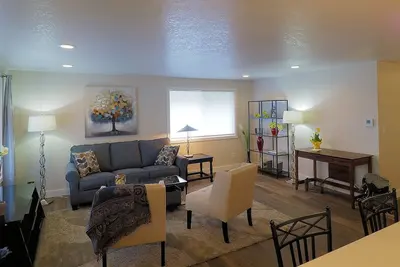 Image de 2 Master Suites - récemment rénovées!