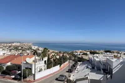 Image de Belle maison très bien située, vue sur mer à 400 m de la plage, quartier calme.