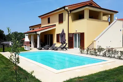 Image de Maison de vacances pour 10 personnes avec 200 m² à Banjole (65272)