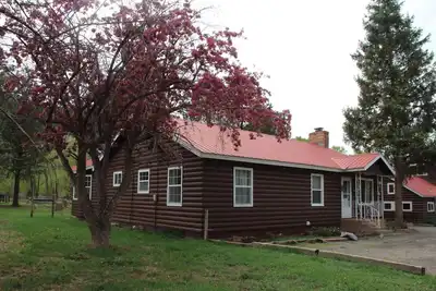 Image de Cabine spacieuse dans le comté d'Ouray, accès facile, beaucoup d'espace pour errer.