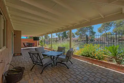 Image de Belle maison au bord du lac; Piscine avec possibilité de chauffage; Kayak (2 kayaks et équipement); Pêche; Dock