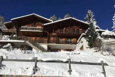 Image de Appartement 6 personnes dans chalet avec pt jardin, superbe vue, ensoleillé!