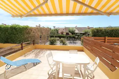 Image de 2 pièces cabine grande terrasse Rdc lave-linge parking 400m plage