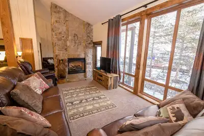 Image de Ski Condo Granby Ranch 3 Bd 3 Ba- Mountainside # 69 Sleeps 7+ Laveuse / SÉCHEUSE COMPLÈTE!