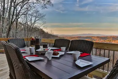 Image de Splendid Summit - Luxury Mtn Home * 4br * Longues vues ** Neuf ** Près de la ville!