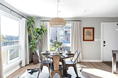 Image de Condo lumineux et confortable en bord de rivière à pied du centre-ville de Nashville!