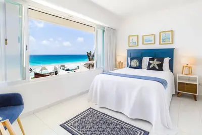 Image de Oceanfront Penthouse pour les familles et les amis avec l'âme nautique