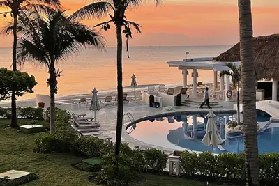 Image de Beachfront Xaman Ha Condo # 7121 à quelques pas de la 5ème avenue dans une communauté privée