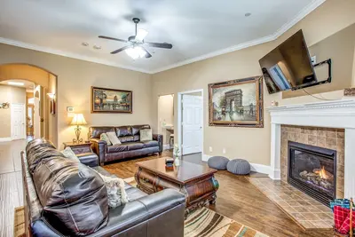 Image de Fab 4br Home * Tv 4k * Cheminée * Silencieux et propre!