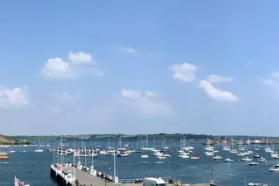 Image de Spacieux, appartement situé au centre, rénové avec vue panoramique sur le port