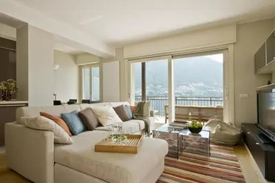 Image de Appartement Jardin Exécutif avec Vue sur la Piscine et le Lac